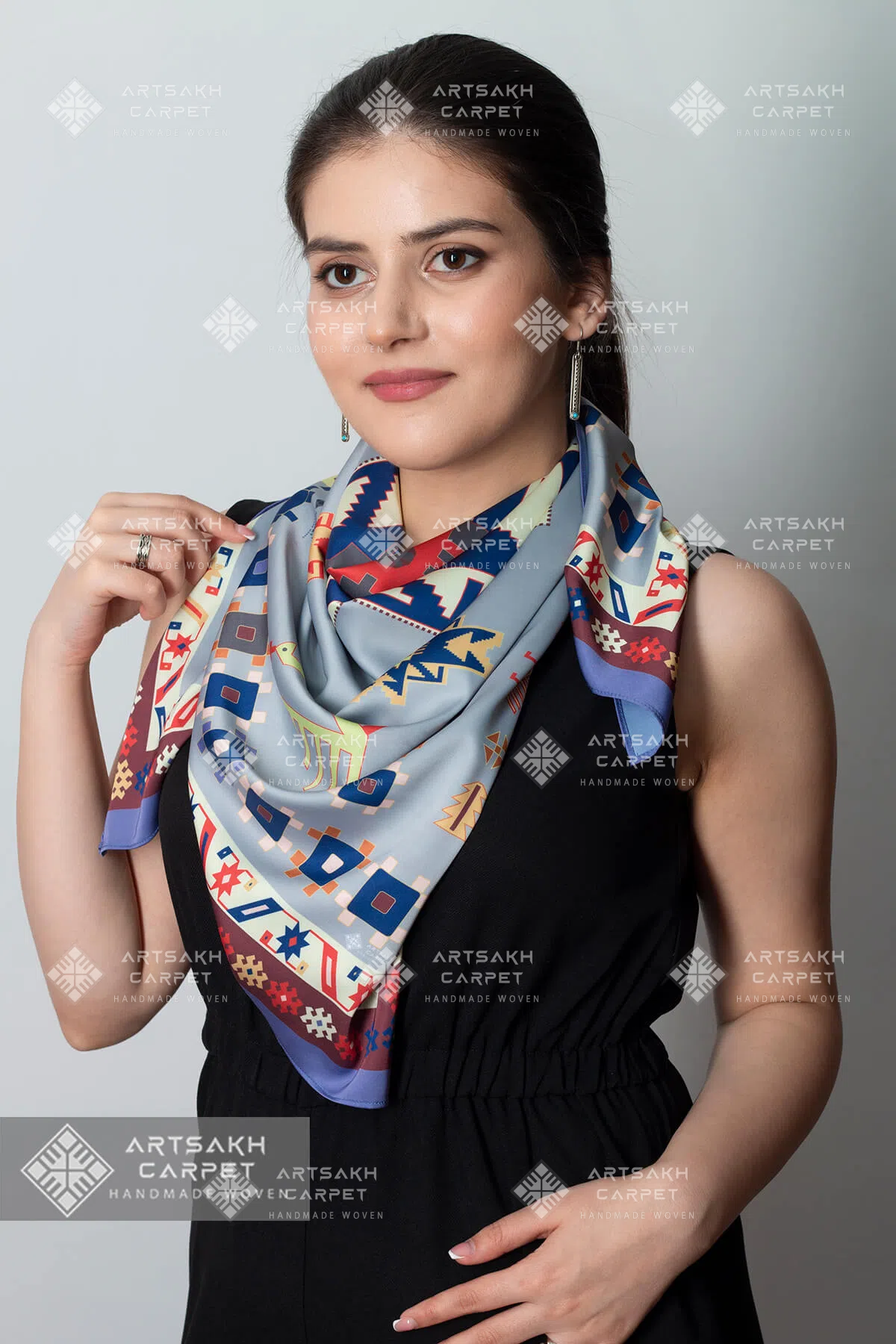 Шелковый платок с армянскими орнаментами